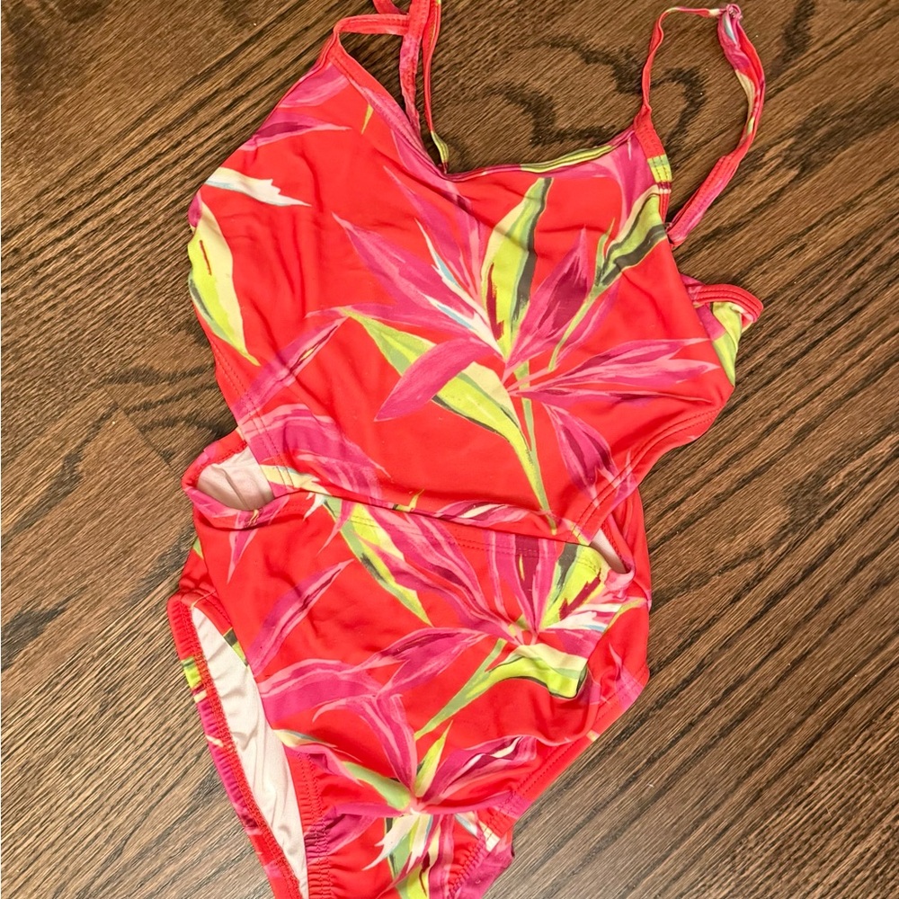 Pretty Side Cut Out 6/7 Little Girl Bathingsuit* Worn Twice